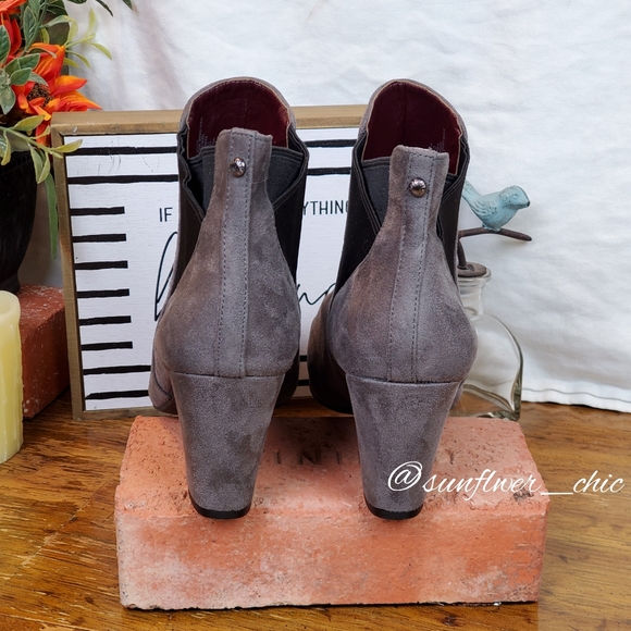 🆕️BCBCBGeneration Women’s Suede Dolan Booties - Picture 11 of 13